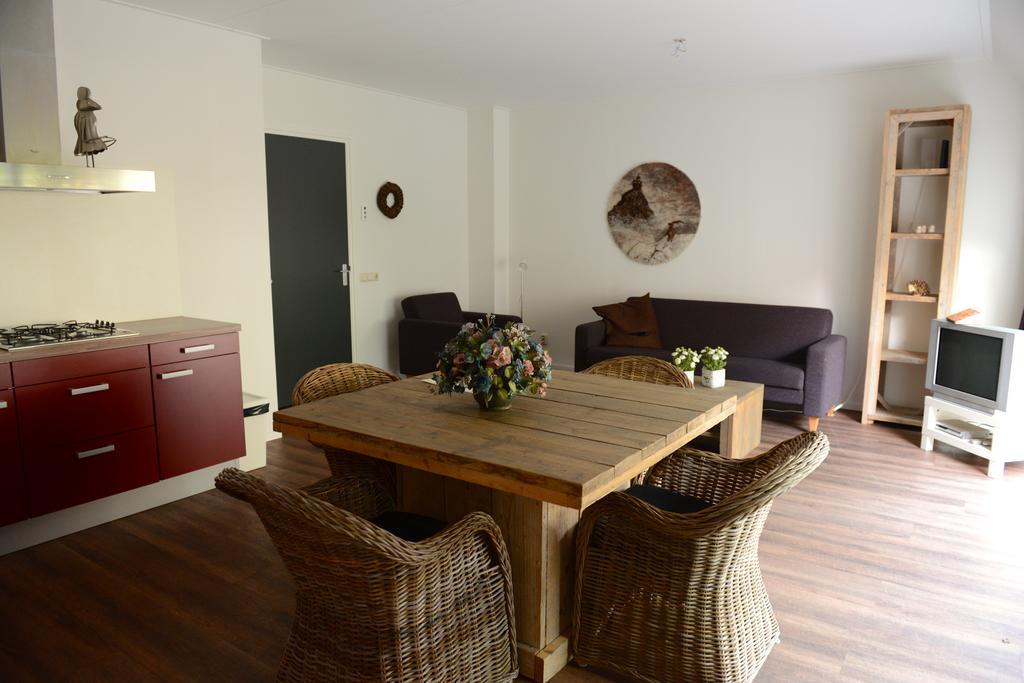 Appartementen Verhuur De Trijehoek Stiens Zewnętrze zdjęcie