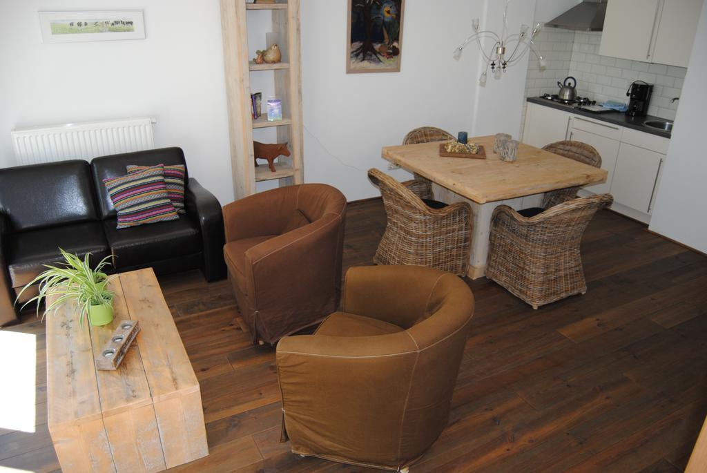 Appartementen Verhuur De Trijehoek Stiens Zewnętrze zdjęcie